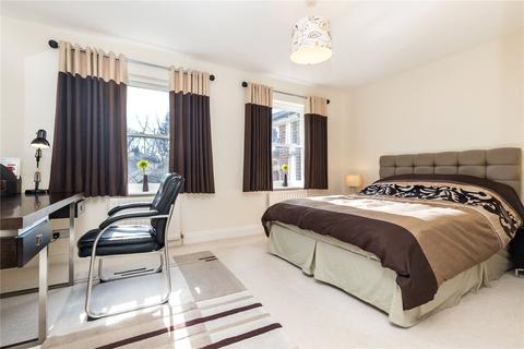 63 King George Square, Richmond, TW10 6LF