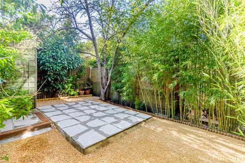 63 King George Square, Richmond, TW10 6LF