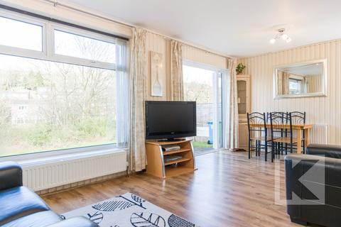 6 Ashlea Grove, Grotton, Oldham, OL4 4LE