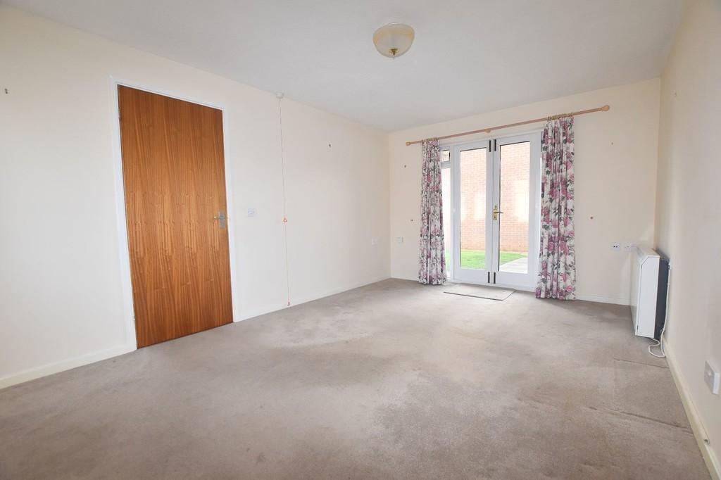 Bader Court, Martlesham Heath, IP5 3UY 2 bed apartment £160,000