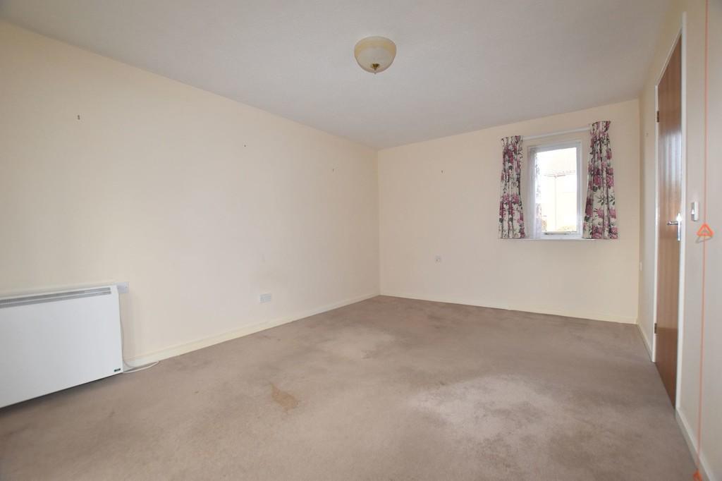 Bader Court, Martlesham Heath, IP5 3UY 2 bed apartment £160,000