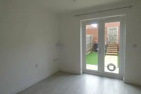 2 bedroom terraced house to rent - View 3