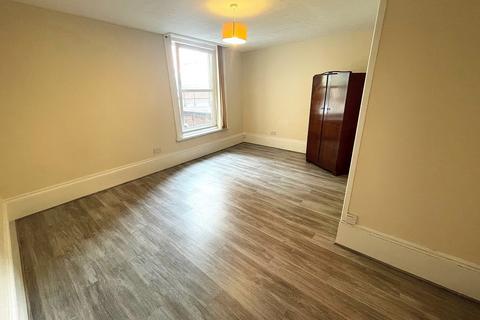 Studio to rent, Osborne Road, Southsea