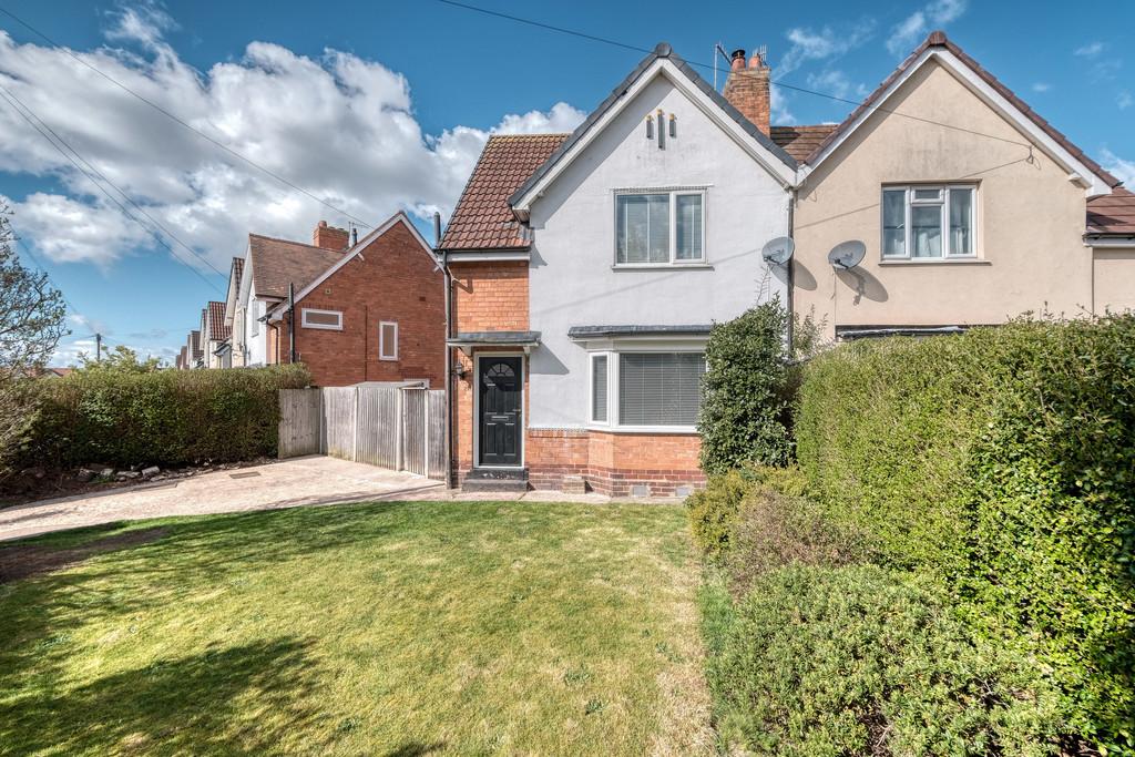 Perryfields Crescent, Bromsgrove, B61 8SS 3 bed semidetached house £