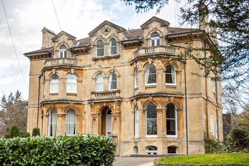 Weston Park, Bath 2 bed apartment £450,000