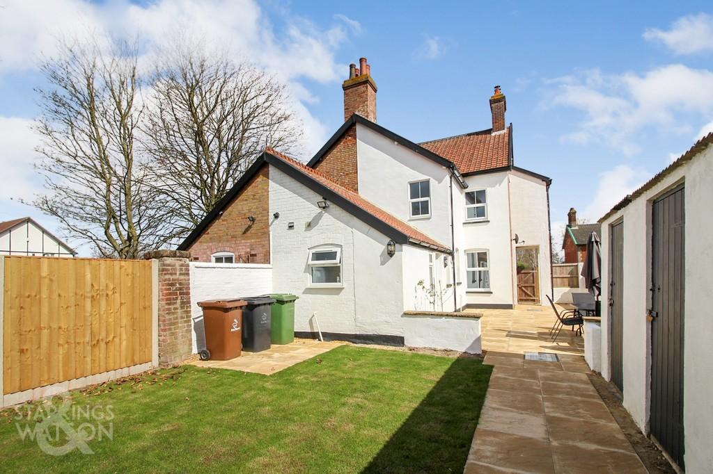 Queens Road, Attleborough 4 bed semidetached house £350,000