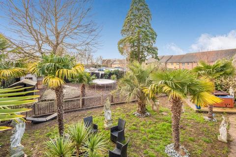10 Coopers Drive, Dartford, DA2 7WS