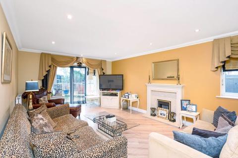 10 Coopers Drive, Dartford, DA2 7WS
