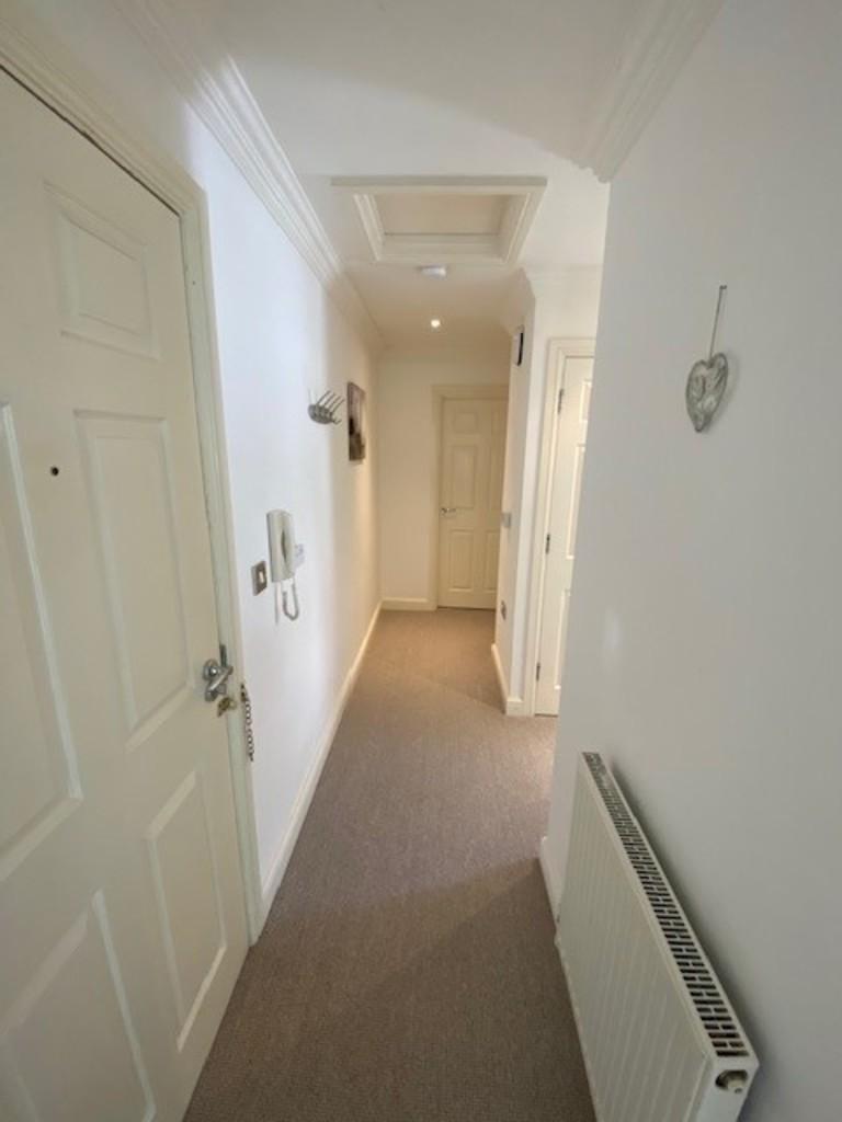 Hallway flat f