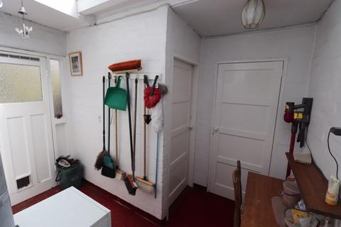 27 Buttons Farm Road, Wolverhampton, WV4 5LR