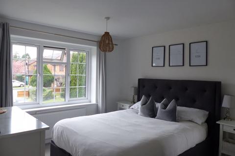 28 Moore Close, Sutton Coldfield, B74 4XY