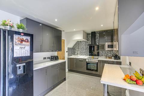 33 Crowborough Drive, Warlingham, CR6 9SJ