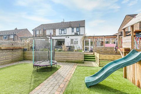 33 Crowborough Drive, Warlingham, CR6 9SJ