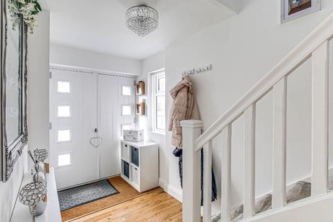 33 Crowborough Drive, Warlingham, CR6 9SJ