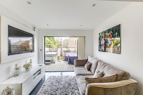 33 Crowborough Drive, Warlingham, CR6 9SJ