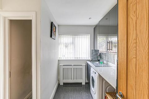 33 Crowborough Drive, Warlingham, CR6 9SJ