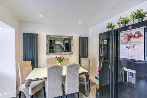 33 Crowborough Drive, Warlingham, CR6 9SJ