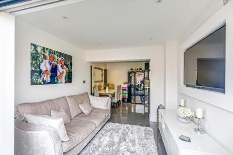 33 Crowborough Drive, Warlingham, CR6 9SJ