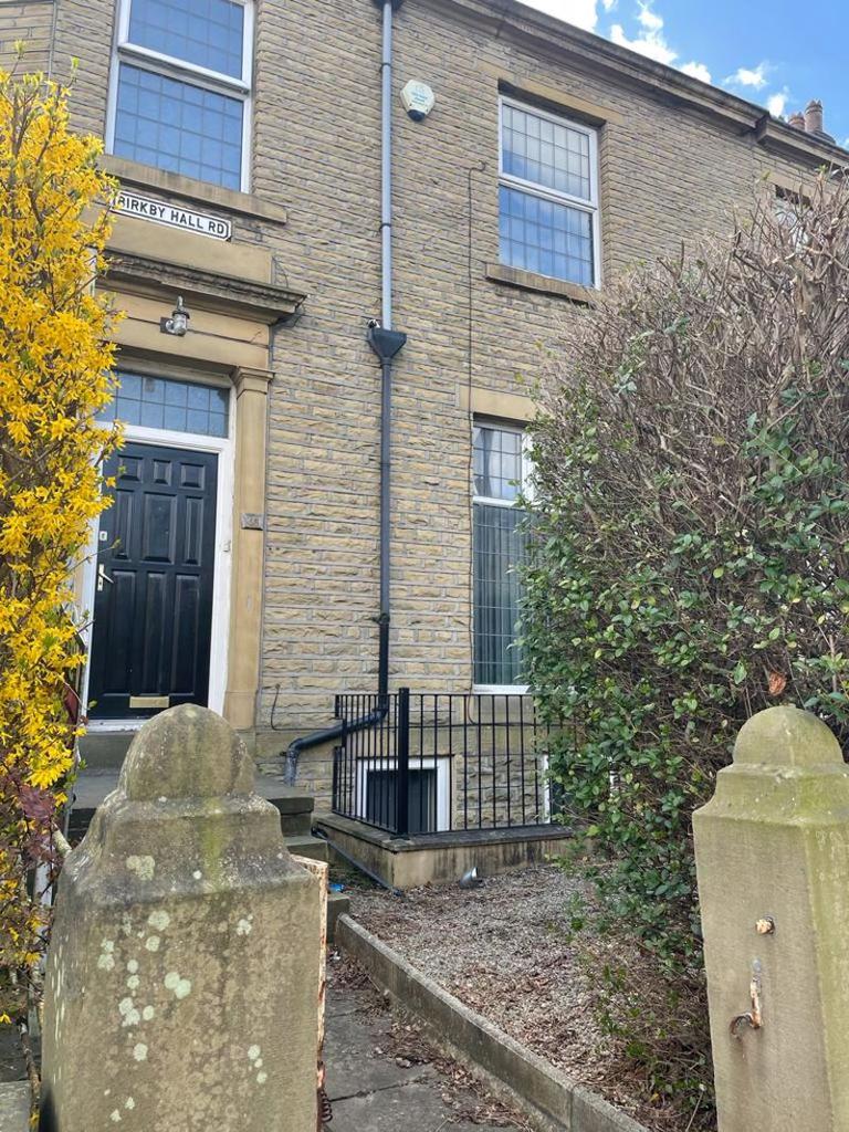 Birkby Hall Road, Huddersfield 1 bed in a house share £350 pcm (£81 pw)