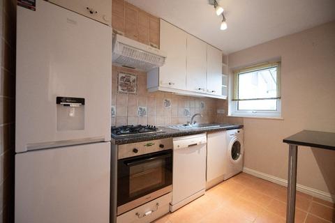 2 bedroom maisonette to rent, Copthorne, Crawley