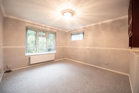 2 bedroom maisonette to rent, Copthorne, Crawley