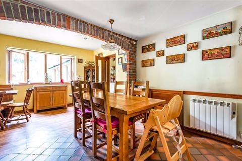 46 Pine Grove, London, N20 8LA