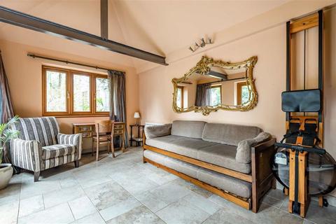 46 Pine Grove, London, N20 8LA