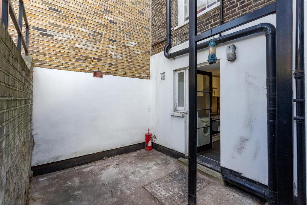 Flat 2, 56-58 Crowndale Road, NW1 1 TP-010.jpg