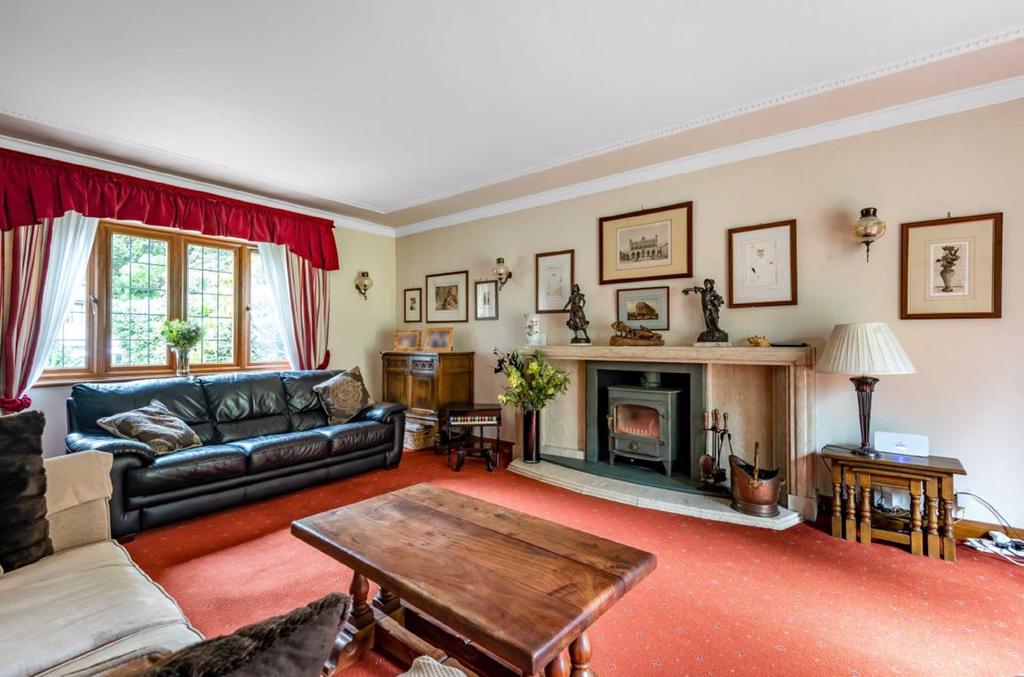 Pine Grove, Totteridge, London, N20 4 bed detached house £2,500,000