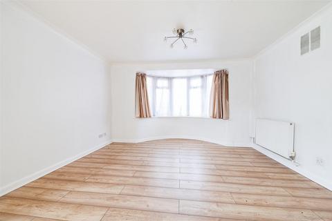 3 bedroom end of terrace house to rent, The Green, Burgh Heath, Tadworth