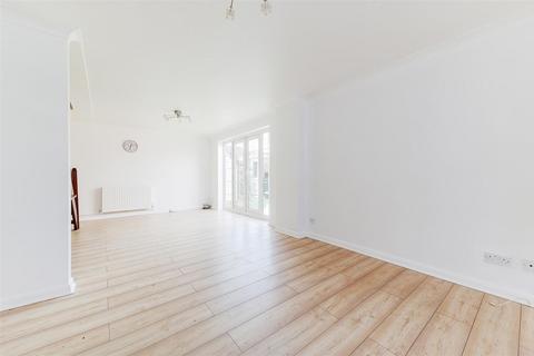 3 bedroom end of terrace house to rent, The Green, Burgh Heath, Tadworth