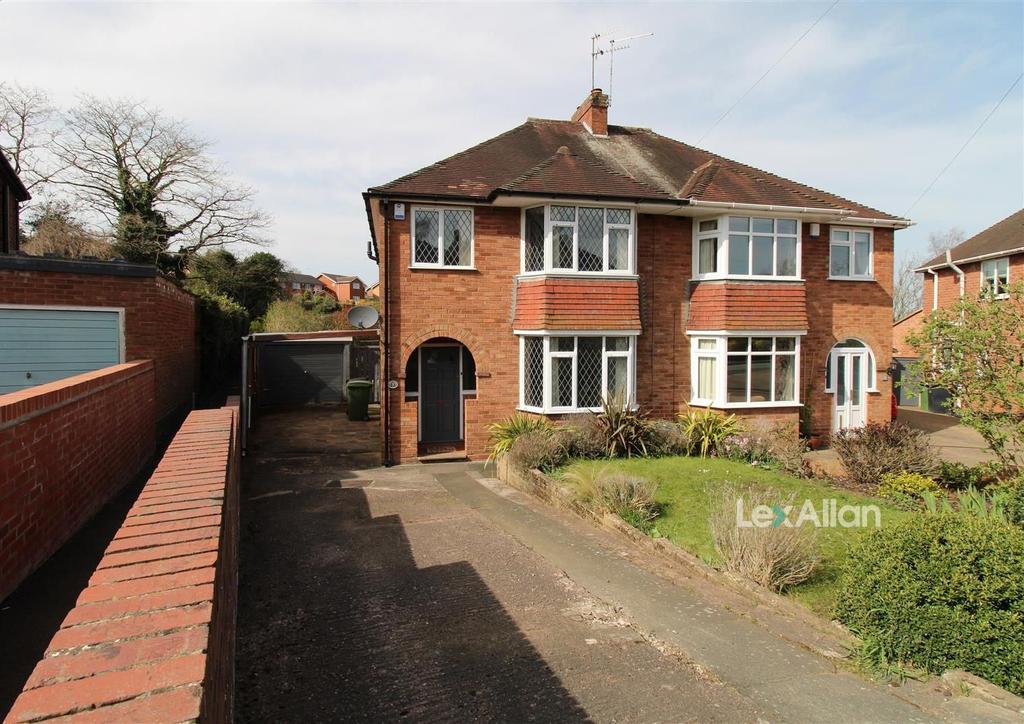 York Crescent, Stourbridge 3 bed semidetached house £270,000