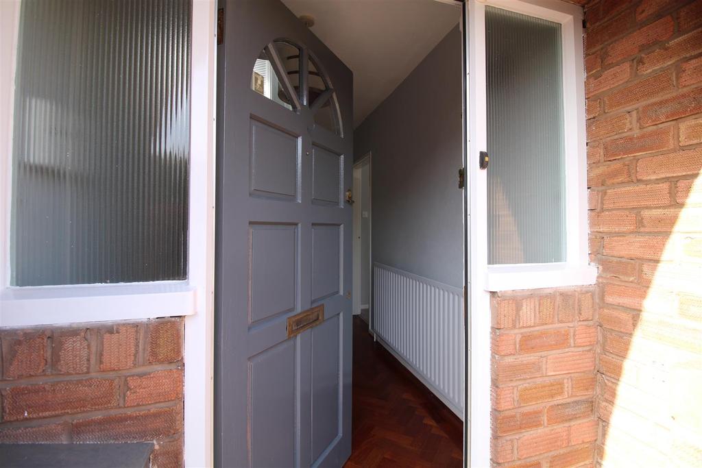 York Crescent, Stourbridge 3 bed semidetached house £270,000