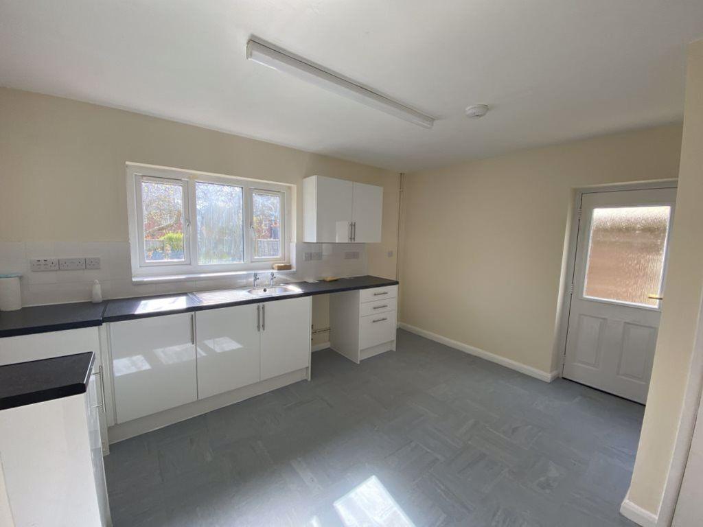 Stamford Road, Kettering, Northants 3 bed house £800 pcm (£185 pw)