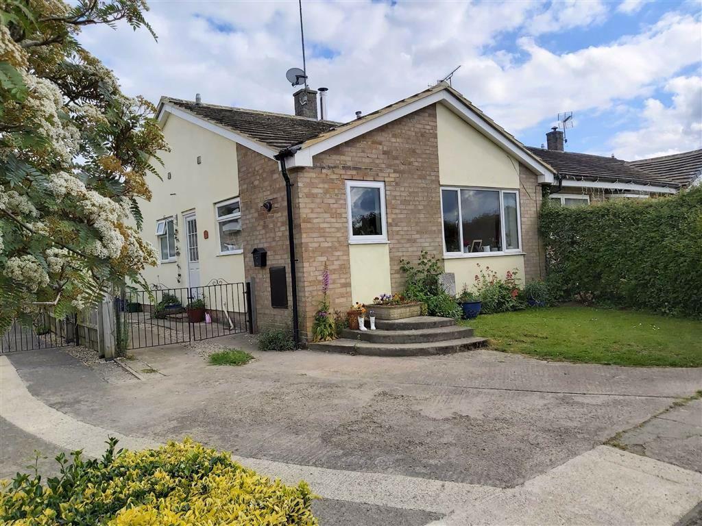 Wychwood Close, MiltonunderWychwood, Oxfordshire 2 bed terraced