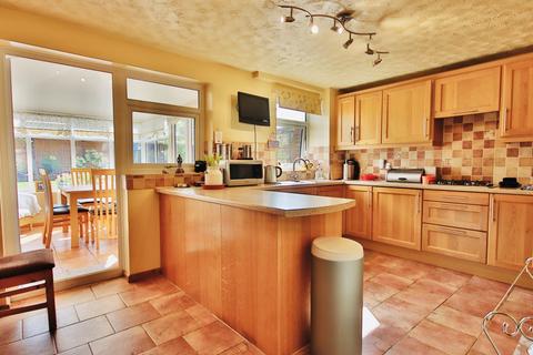 8 Bishops Avenue, Worcester, WR3 8XA