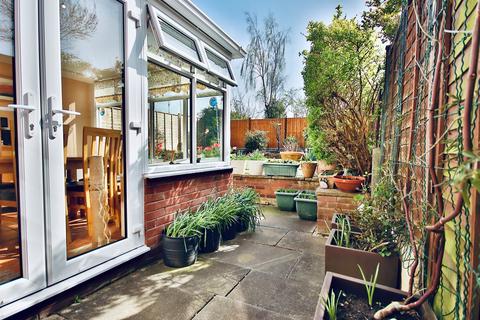 8 Bishops Avenue, Worcester, WR3 8XA