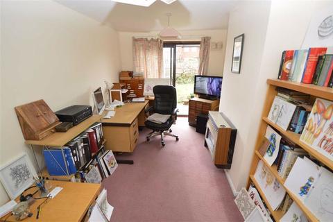 6 Barge Close, Wigston, LE18 4NP