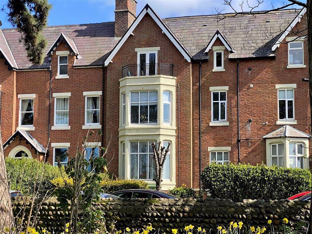 21 West Beach, Lytham 2 bed apartment £365,000