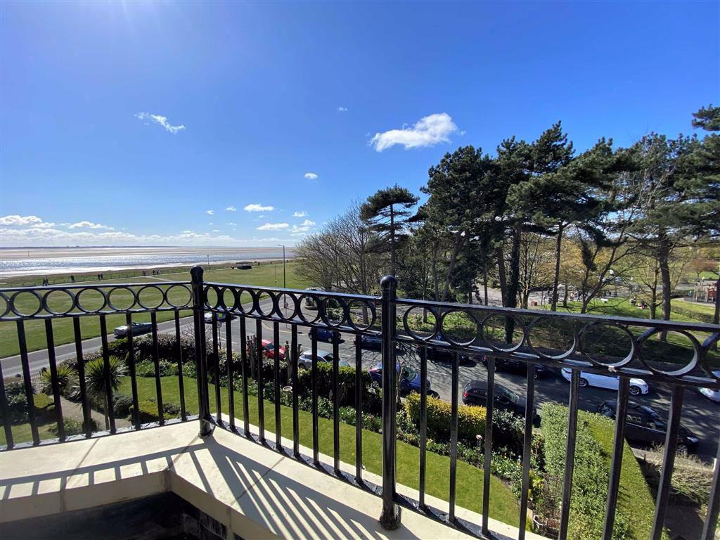 21 West Beach, Lytham 2 bed apartment £365,000