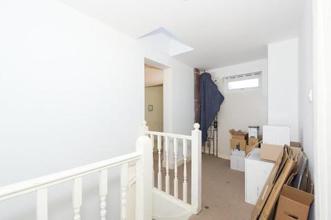 65 Derek Avenue, West Ewell, Epsom, KT19 9HP