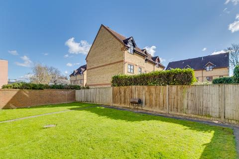 29 Adelina Mews, London, SW12 0BG
