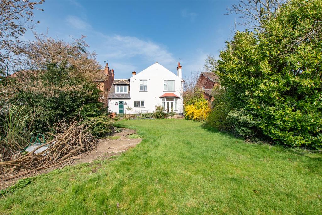 Davies Road, West Bridgford, Nottingham 3 bed detached house £525,000