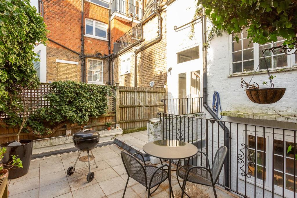 New End, Hampstead NW3 4 bed house £5,416 pcm (£1,250 pw)