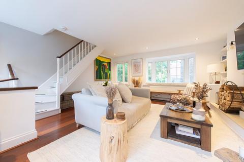 undefined, New End, Hampstead NW3