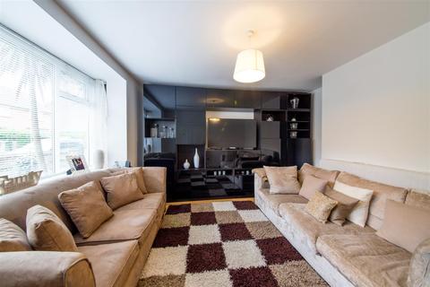 4 Compton Road, London, NW10 5BX