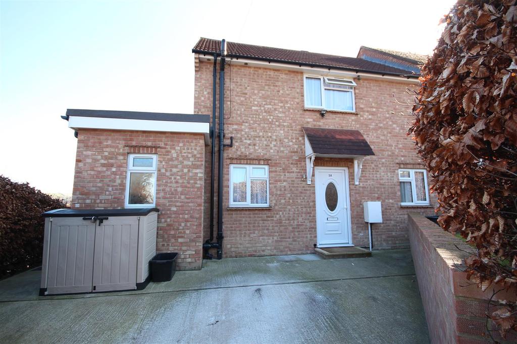 Hawkhurst Road, Brighton 2 bed end of terrace house £1,250 pcm (£288 pw)