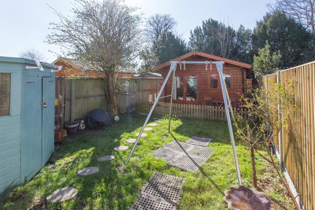 Harcourt Drive, Canterbury 3 bed terraced house £380,000