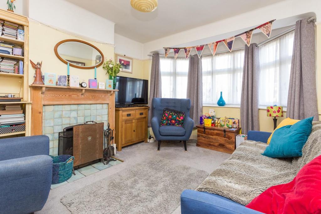 Harcourt Drive, Canterbury 3 bed terraced house £380,000
