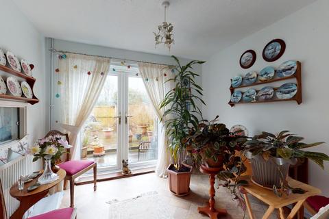 6 Beamont Close, Manston, Ramsgate, CT12 5LZ